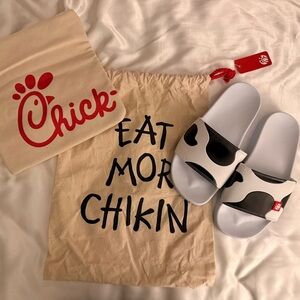 Chick-fil-A Cow Slides + Cooler Pouch + “Eat Mor Chikin” Tote (NWT)